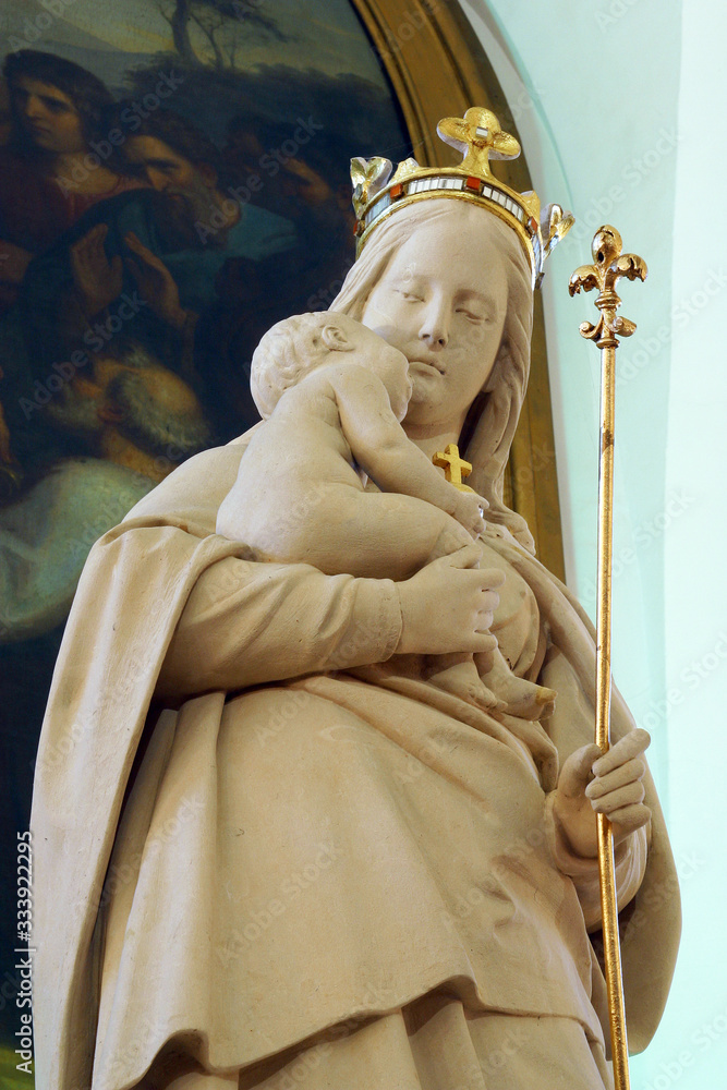 Obraz premium Virgin Mary with baby Jesus, a statue on the main altar of St. Peter's Church in Zagreb, Croatia
