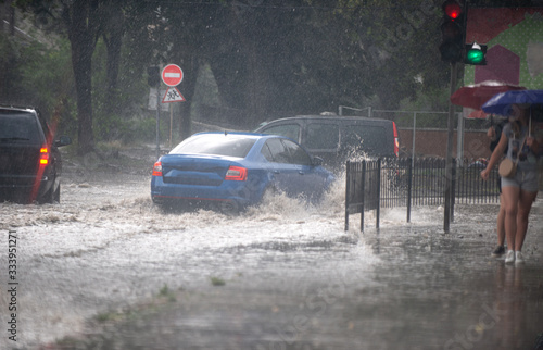Obraz na płótnie Street of the city flooded after heavy rains w salonie