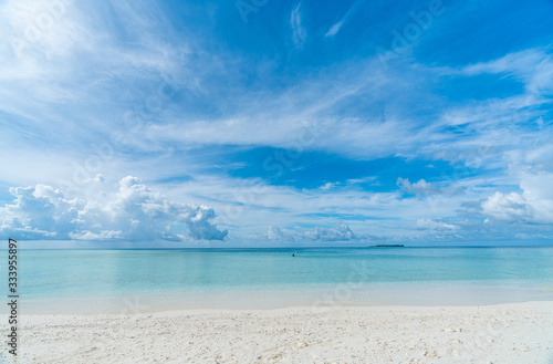 Fototapeta Naklejka Na Ścianę i Meble -  Paradise white sand beach and blue sky in sandbank island, Maldives.
