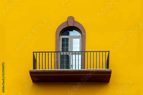Fototapeta Naklejka Na Ścianę i Meble -  Colorful windows and walls of Mediterranean architecture