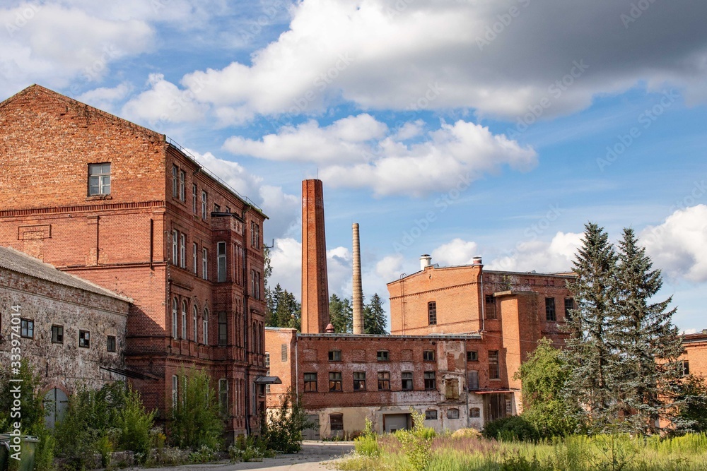Die alte Papierfabrik von Ligatne