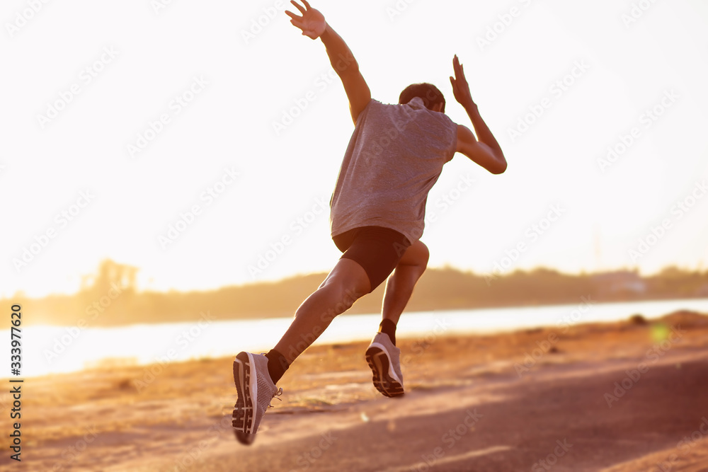 Obraz premium The man with runner on the street be running for exercise.