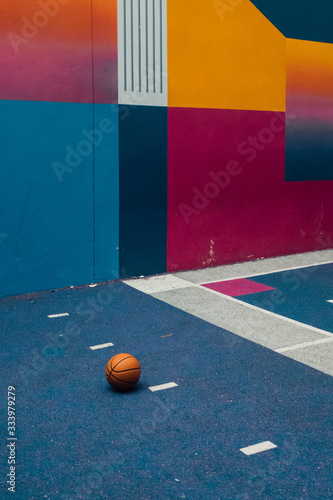 Obraz na plátně Colourful basketball court in Pigalle