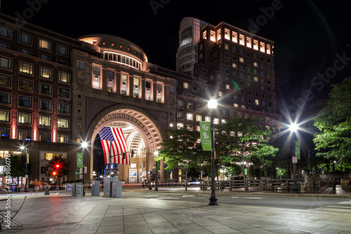 Arch Between Rowes Wharf Atlantic Ave. © letfluis