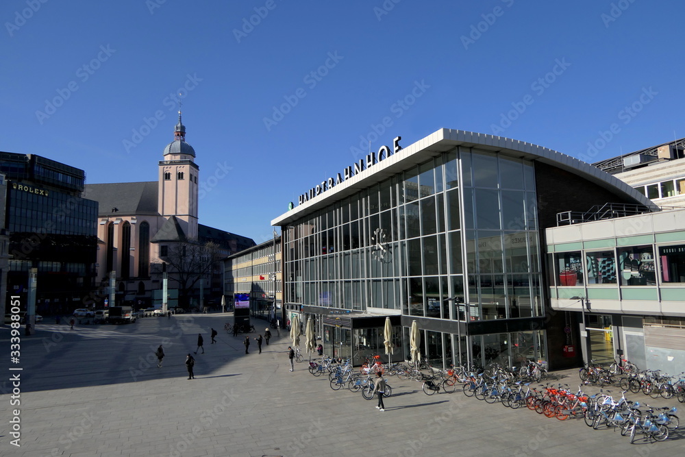 Naklejka premium Bahnhofsvorplatz in Köln
