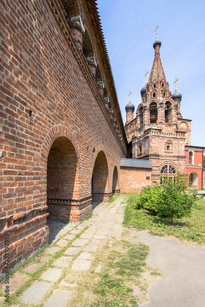 Fototapeta premium Krutitskoe Compound Cathedral in Moscow