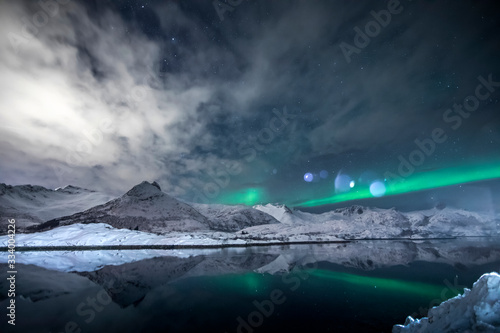 Polarlicht über dem Fjord - Lofoten © EinBlick
