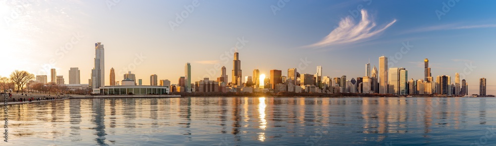 Fototapeta Panorama Chicago downtown skyline sunset Lake Michigan with most Iconic building from Adler Planetarium