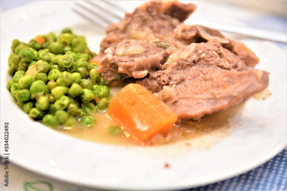 filetto di carne con piselli filetto di carne con piselli