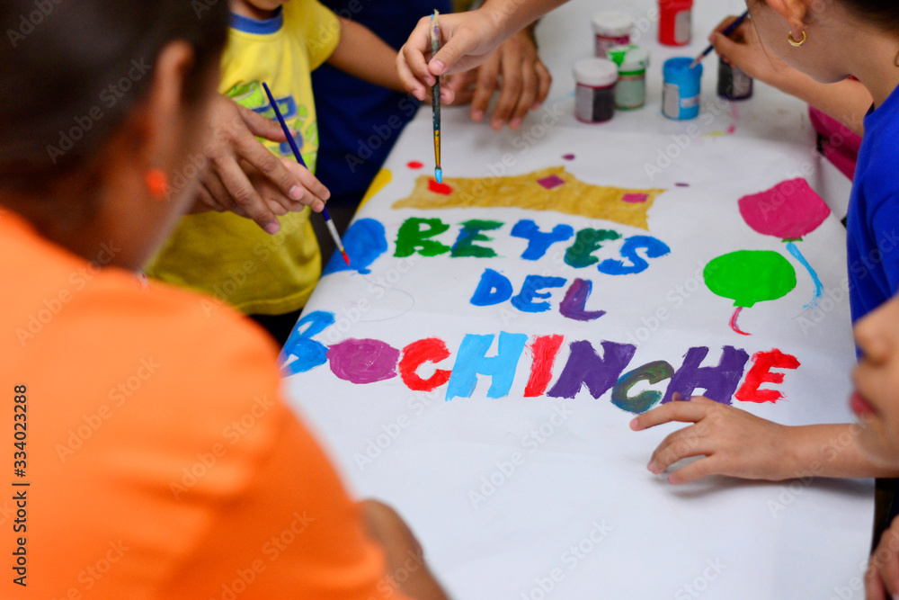 Niños con pinceles y acuarelas, frase divertida Niños con pinceles y acuarelas, frase divertida