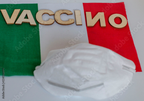 Billede på lærred Italia se protege ante la pandemia del virus con su mascarilla
