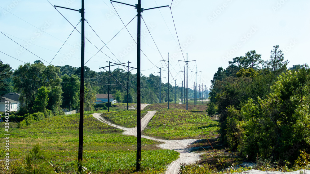 Obraz premium electricity pylons in a field