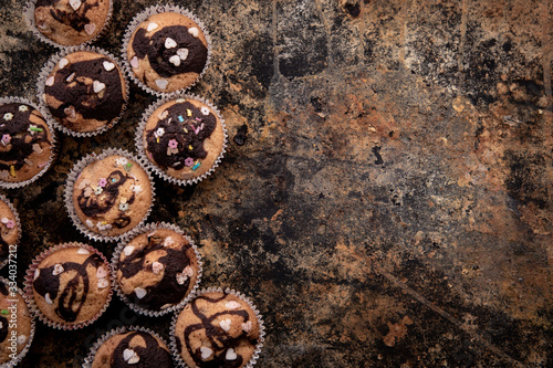 Pieczenie muffinek czekoladowo waniliowych