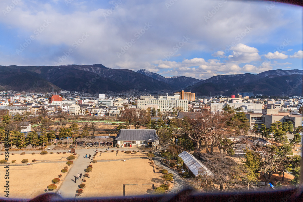 春の松本城の天守からみた風景