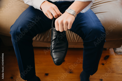 Wallpaper Mural man and shoe hands Torontodigital.ca