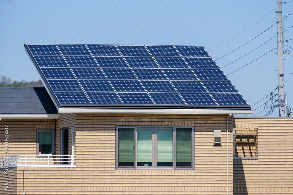 ソーラーパネルのある家 太陽光発電 ソーラーパネルのある家 太陽光発電