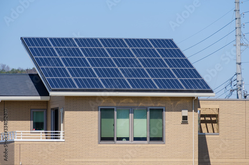 ソーラーパネルのある家　太陽光発電