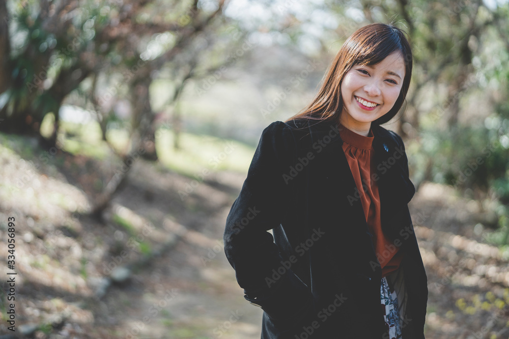 森の女性 森の女性