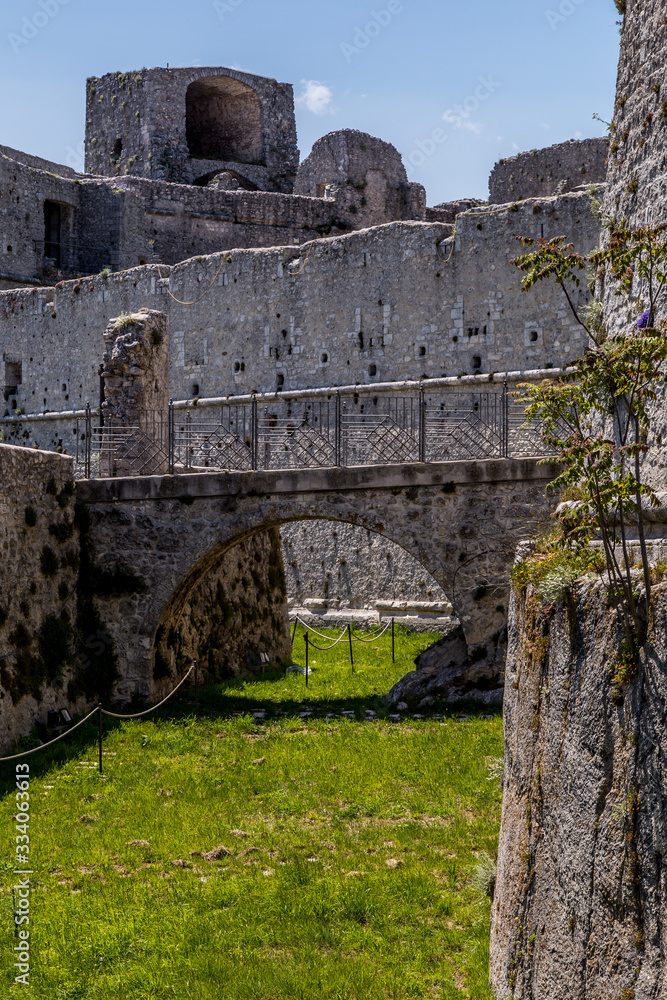 Obraz premium Medieval castle in pilgrimage village