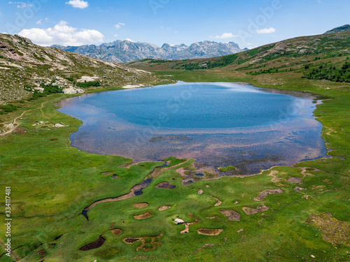 Photo aérienne drone lac de nino corse