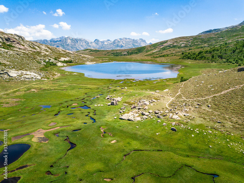 Vue aérienne drone lac de nino corse 