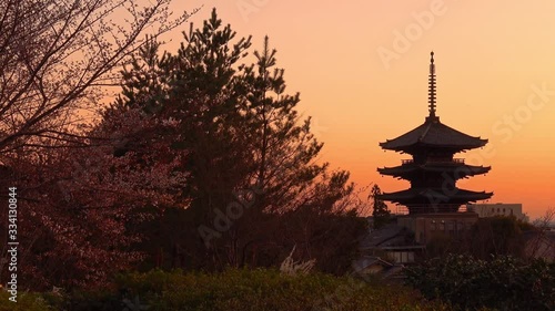 日本 京都 八坂の塔と夕景