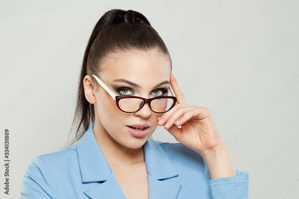 Fashion beautiful woman in glasses, fashion portrait