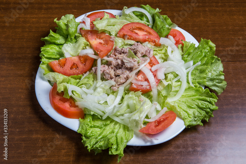 Mix salad with tuna