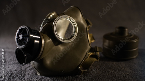 maska gazowa z filtrem powietrza - mroczny design