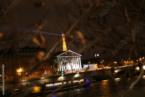 Assemblée nationale et Tour Eiffel 