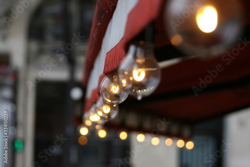 décorations d'une brasserie parisienne 