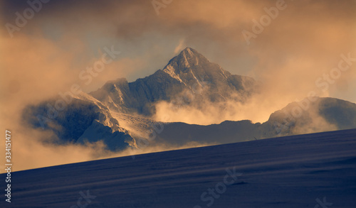 Fototapeta Naklejka Na Ścianę i Meble -  Lodowy Szczyt - Tatry Wysokie - zachód słońca