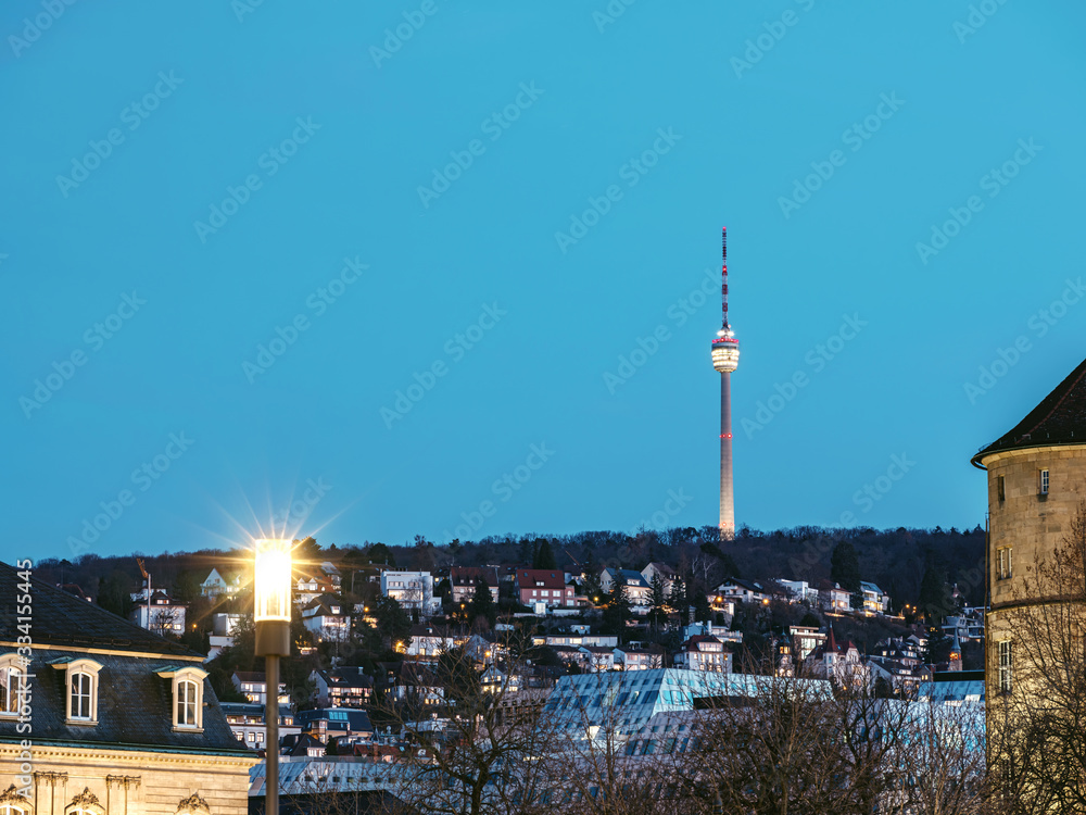 Der Stuttgarter Fernsehturm zur blauen Stunde
