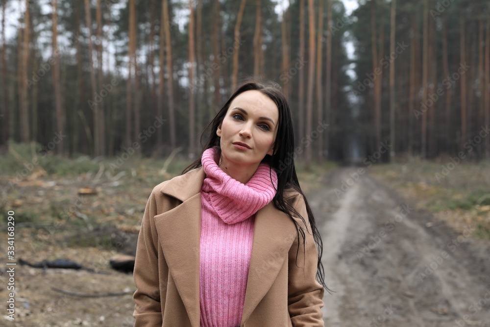 Bardzo elegancka młoda kobieta Bardzo elegancka młoda kobieta