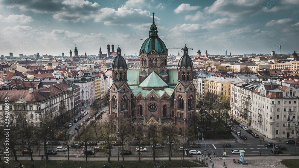 Obraz premium Aerial view of St. Lukas church and in the background Munich City in Bavaria, Germany.