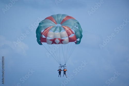 Obraz na plátně Beautiful shot of Parasailers in the Gulf of Mexico with a blue sky in the backg
