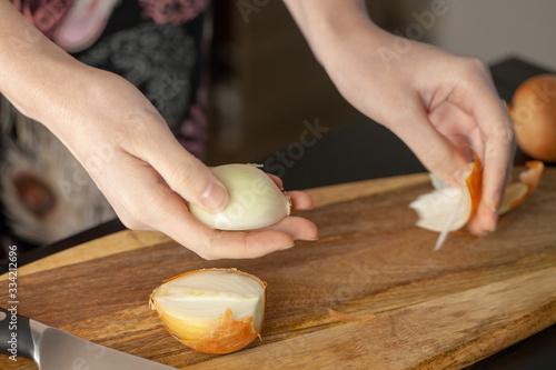 How to cut and chop onions