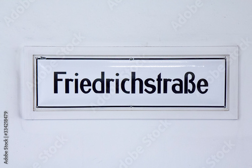 Foto Street sign Friedrichstrasse in Berlin