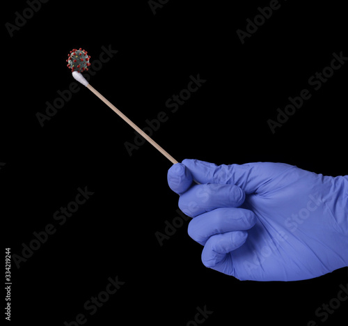 Virus DNA cotton swab wipe saliva test medic hand © Gustavo Andrade