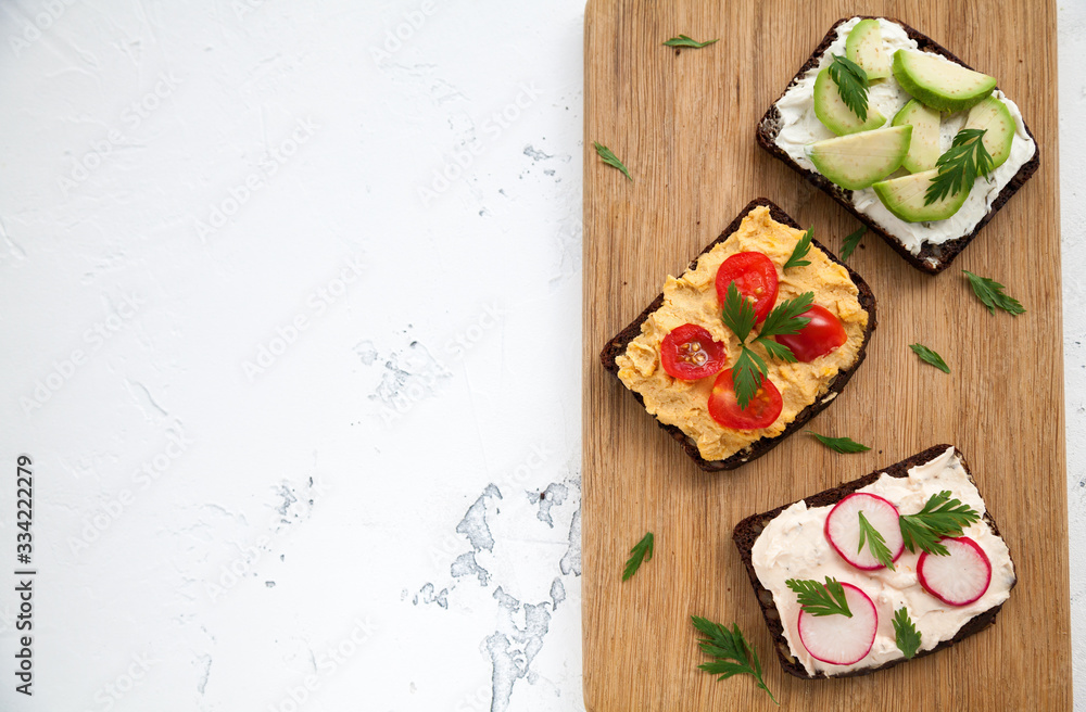 vegetarian rye bread toasts