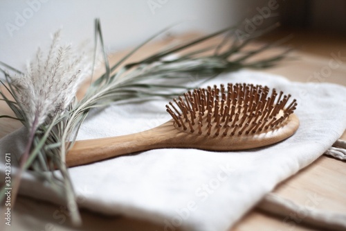 brosse à cheveux en bamboo écologique durable et biodégradable, un produit écoresponsable