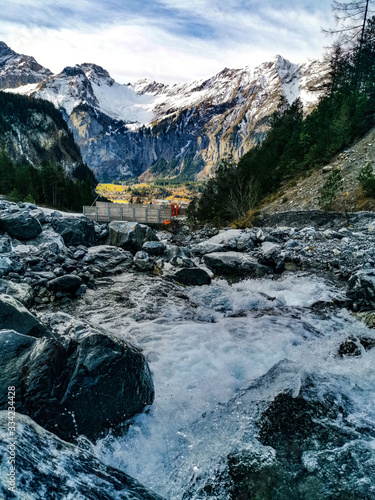Obraz na płótnie mountain river in the alps w salonie