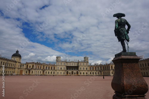 Quadro em tela Monument to Emperor Paul I in front of the parade ground of the Gatchina Palace