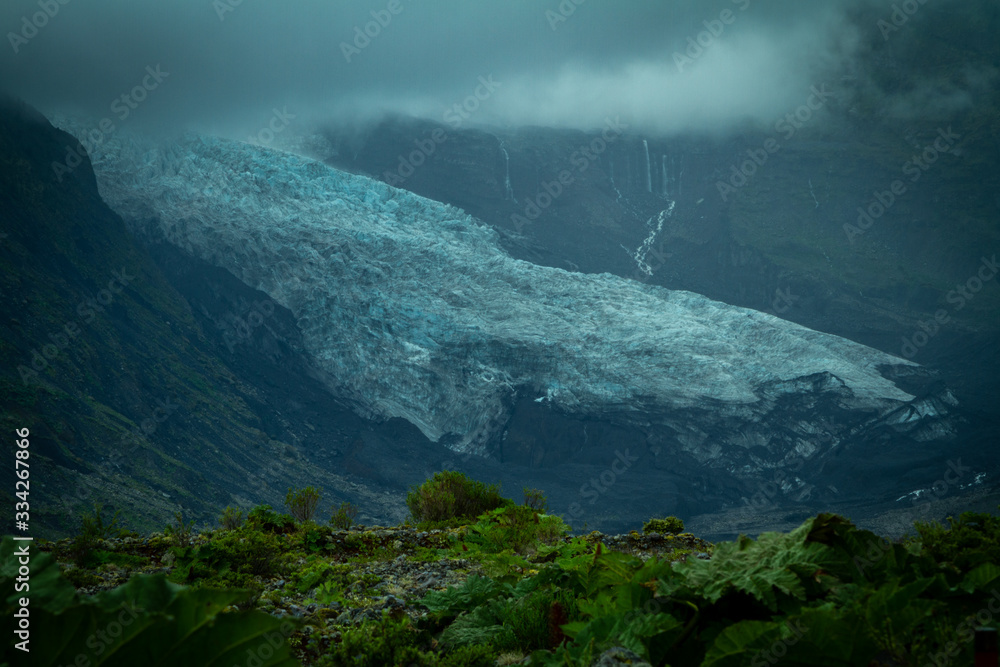 glaciar el amarillo, ubicado en parque pumalin, región de los lagos, patagonia, Chile. glaciar el amarillo, ubicado en parque pumalin, región de los lagos, patagonia, Chile.