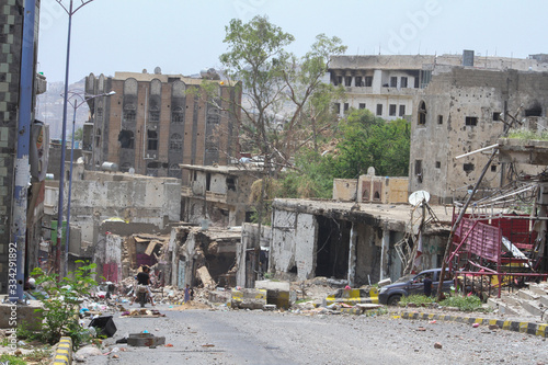 The destruction of people homes due to the war on Taiz City . 