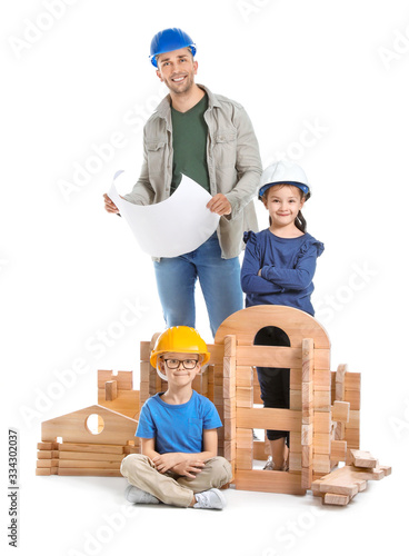 Father and little children ...