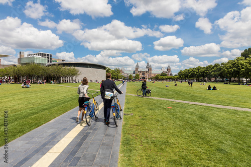 Canvas Print Day in the park walking bikes