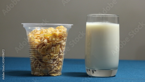 vaso leche con cereales