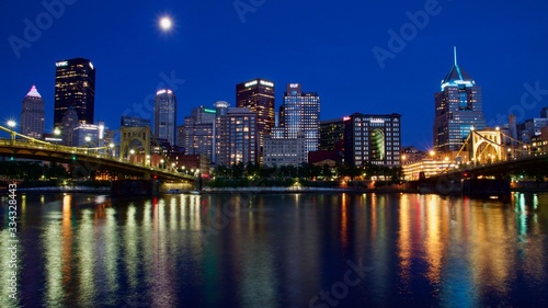 Pittsburgh at night © Dave Walstad