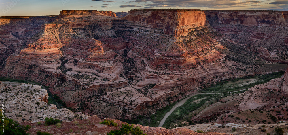 Φωτογραφία San Rafael River Canyon Viewed from the Wedge Overlook